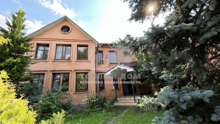 Таунхаус 219,9 м² на участке 3 сот.