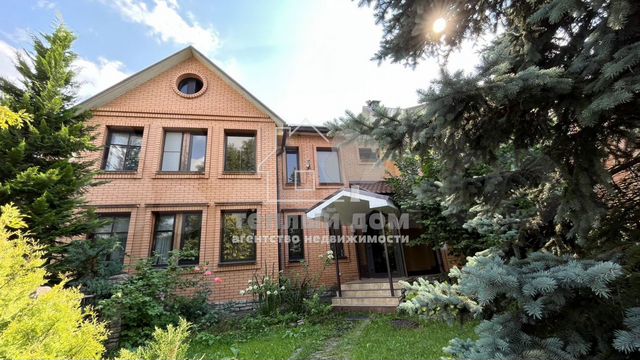 Таунхаус 219,9 м² на участке 3 сот.