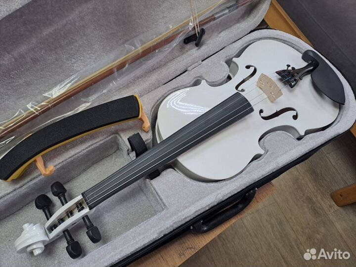 Скрипка 4/4 белая комплект с мостиком
