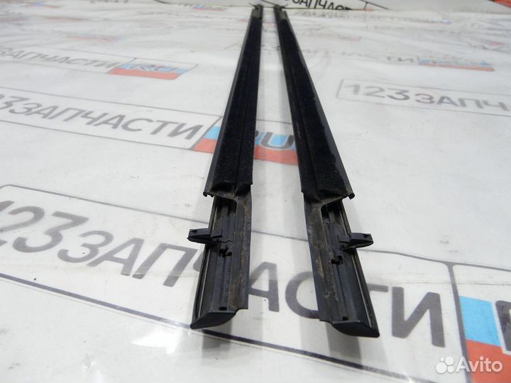 Молдинг стекла двери задней левой наружный Subaru