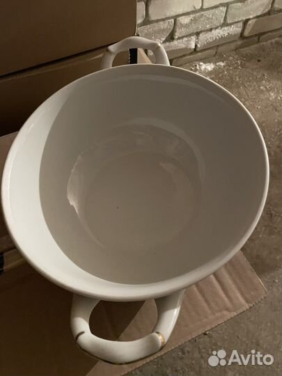 Фарфоровая супница