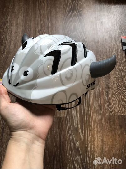 Шлем детский и защитный комплект для велосипеда