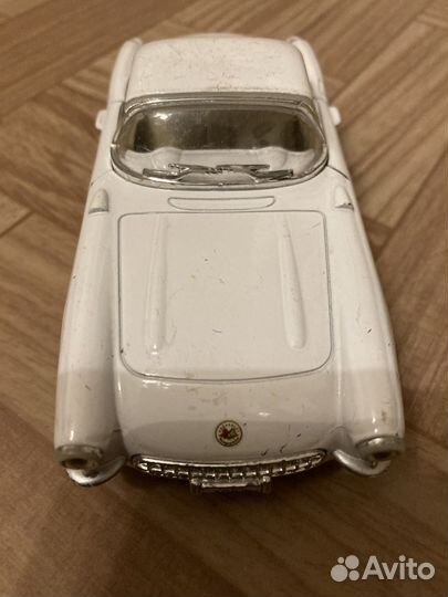 Машинка модель Chevrolet Corvette 1/34