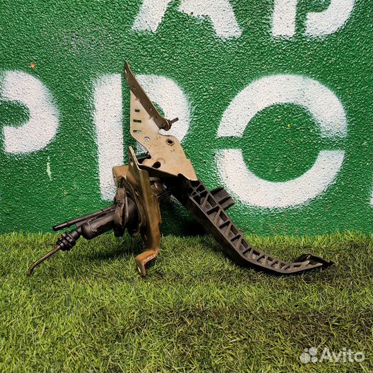 Педаль сцепления с цилиндром Ford Focus 2