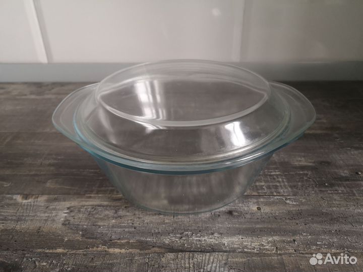 Жаропрочная стеклянная кастрюля с крышкой 1,4 л