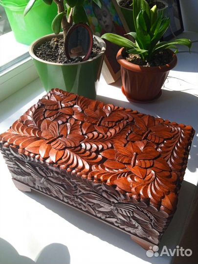 Деревянная шкатулка