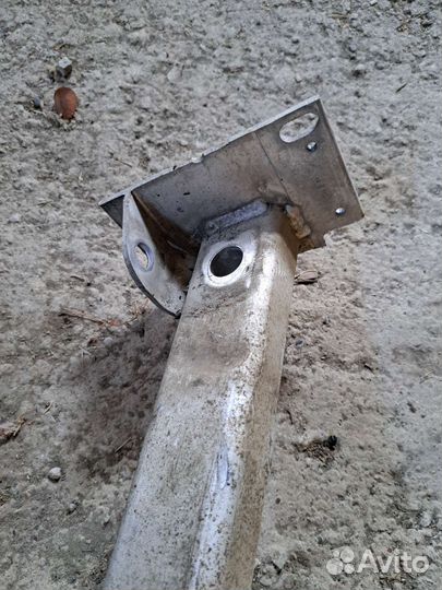 Кронштейн усилителя Peugeot 308