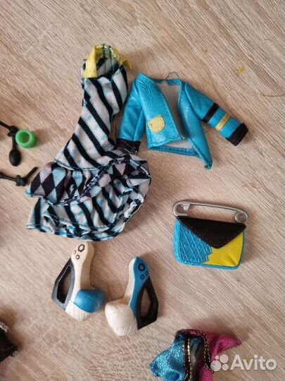 Одежда, аксессуары и запчасти от монстер хай