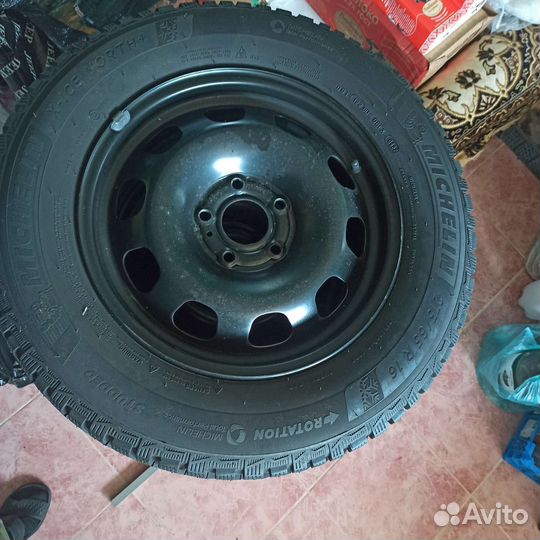 Michelin X-Ice North 4 215/65 R16 102T