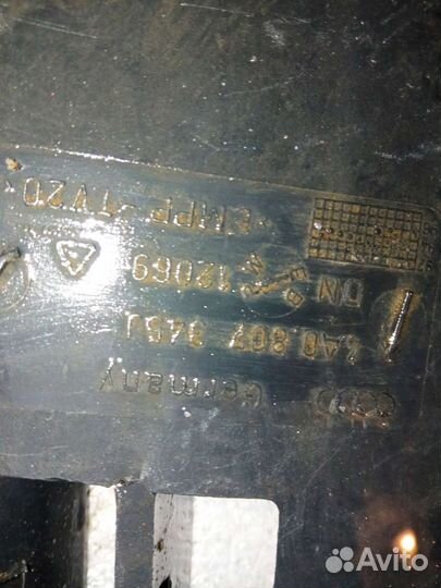 Audi A6 C4 решётка в бампер левая