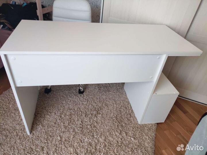 Компьютерный стол и стул