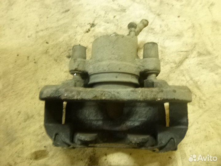 Суппорт передний правый ford C-MAX 2003