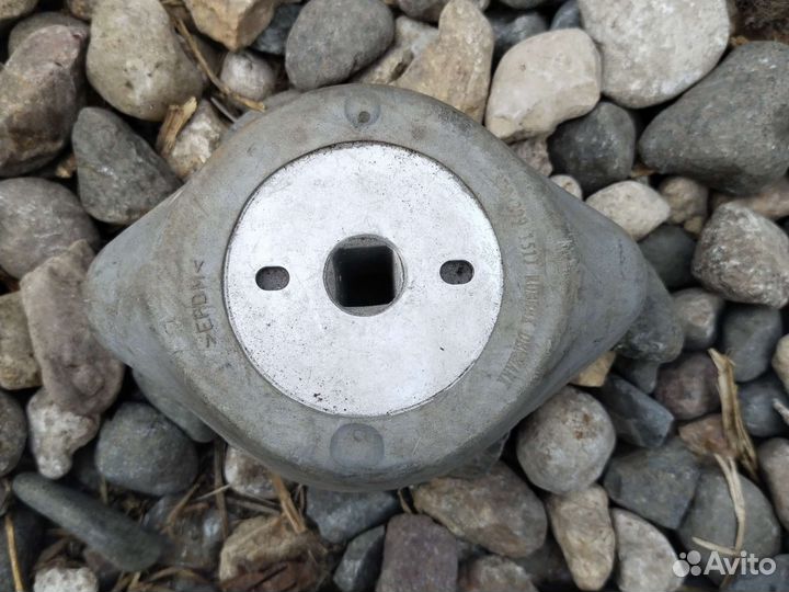 8D0399151J vag опора кпп VW passat B5