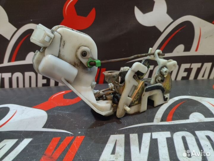 Замок двери задний Mitsubishi Galant 8