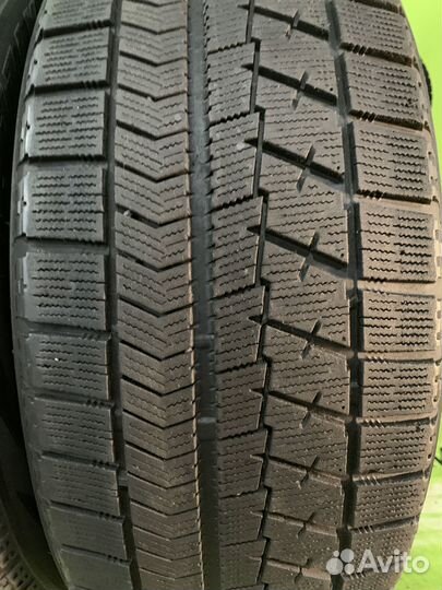 Bridgestone Blizzak VRX 215/50 R18 92Q