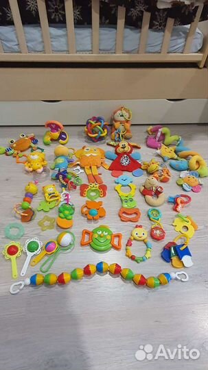 Развивающие игрушки для малышей пакетом