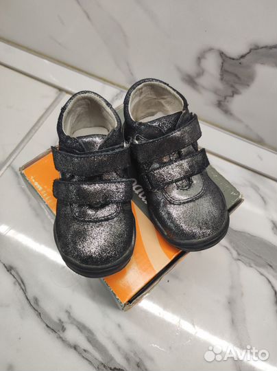 Ботинки демисезонные для девочки 23 размер