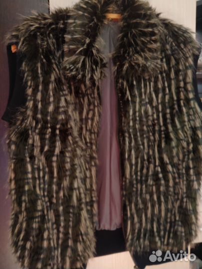 Жилет меховой на подкладке на молнии