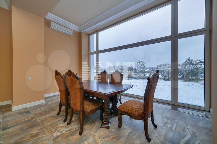 Дом 423,8 м² на участке 18,5 сот.