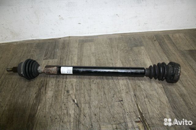 Приводной вал передний правый МКПП VW Golf 4 Гольф