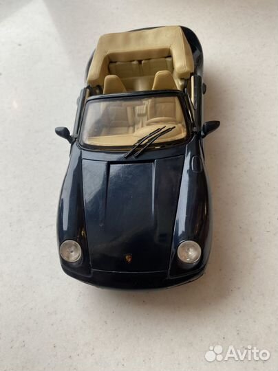 Porsche 911 Carrera Cabriolet 1994 1:18 Maisto