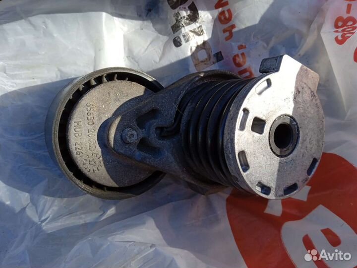 Помпа и натяжной ролик на двигатель к9к