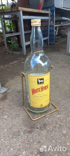 Бутылка на качелях 4.5 л из под виски