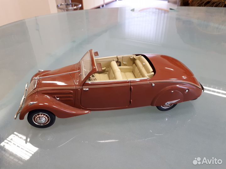 Модель кабриолета Peugeot 402 Eclipse 1938 года