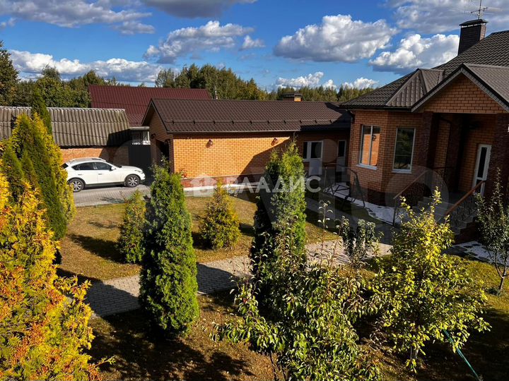 Дом 200 м² на участке 9,7 сот.