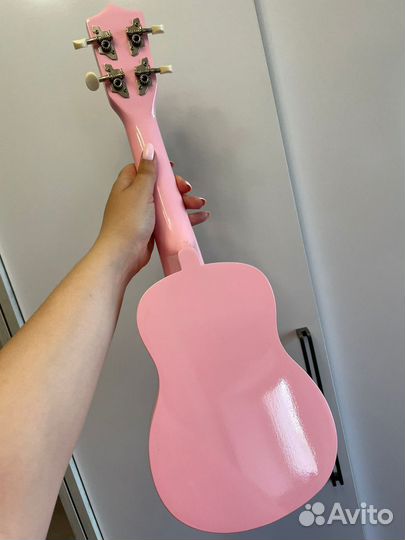 Укулеле сопрано новая с вырезом сердце