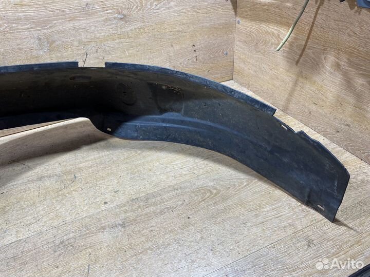 Подкрылок передний левый VW Passat B4 1704171