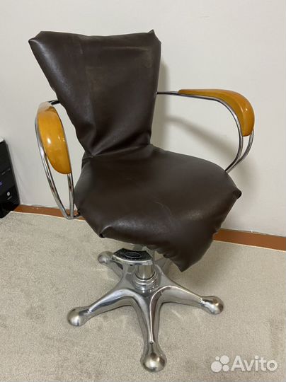 Парикмахерское кресло