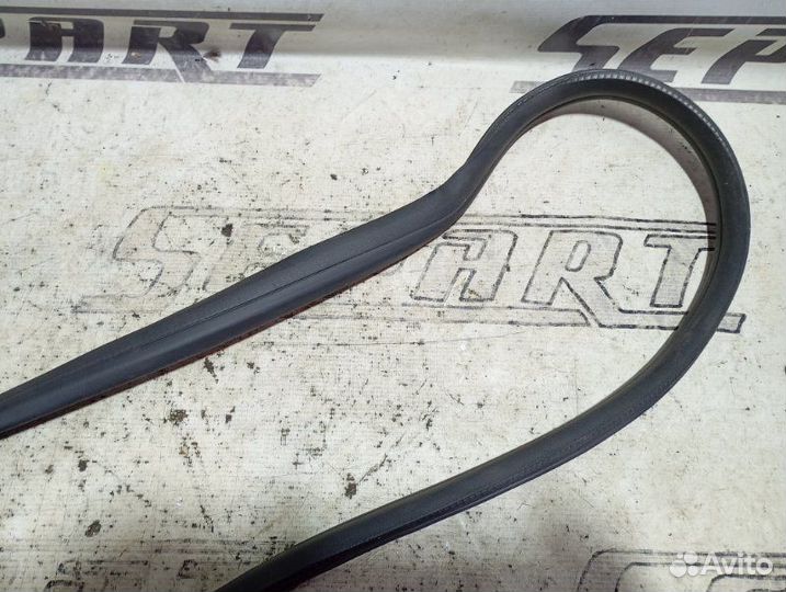 Уплотнитель двери задний правый Skoda Yeti 1.8 CDA