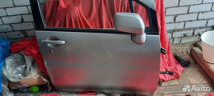 Двери на nissan liberty