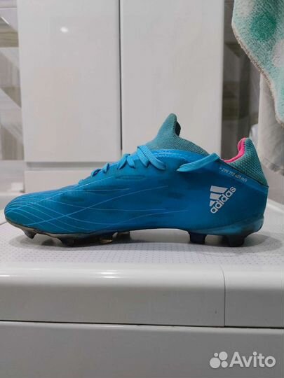 Футбольные бутсы adidas