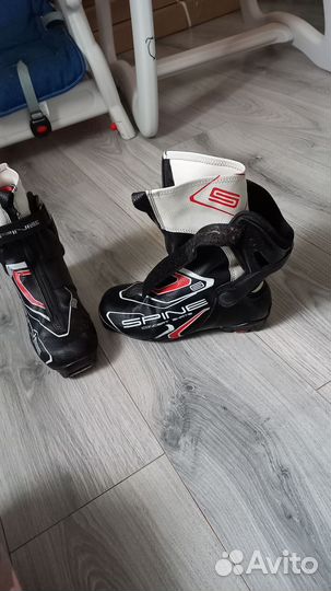 Лыжные ботинки коньковые spine