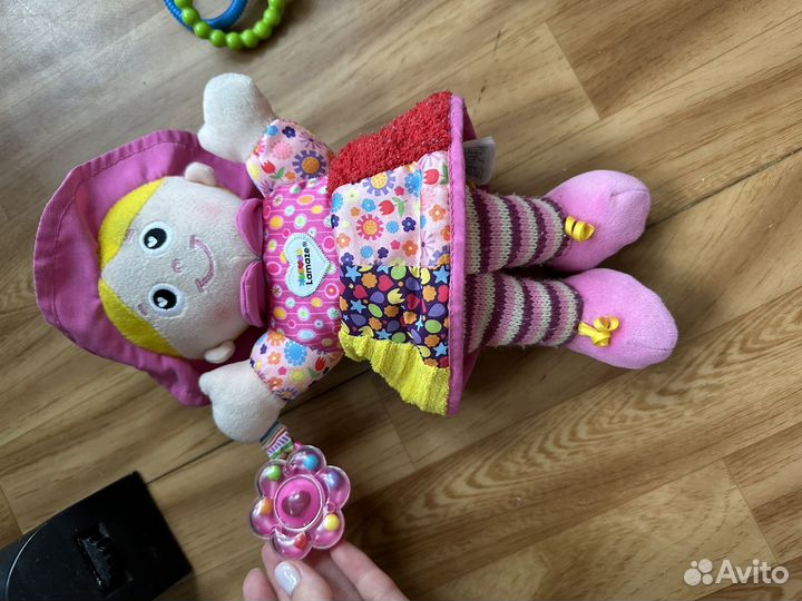 Кукла и робот lamaze