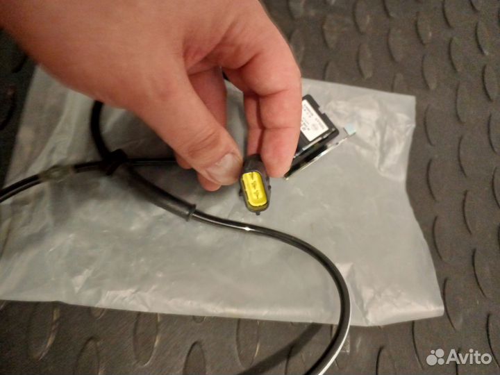 Infiniti FX/QX70Датчик силы тяжести на амортизатор