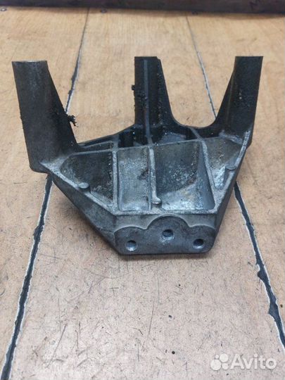 Кронштейн двигателя Opel Astra H Z14XEP