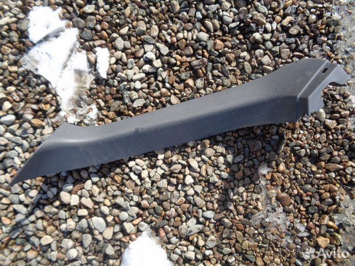 Обшивка двери багажника правая Subaru Impreza GH2