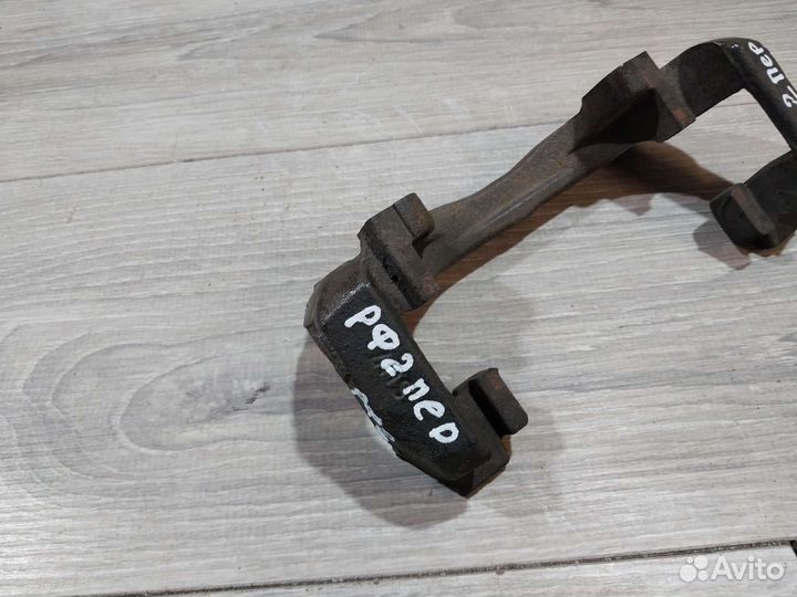 Скоба переднего суппорта Renault Fluence Megan 3