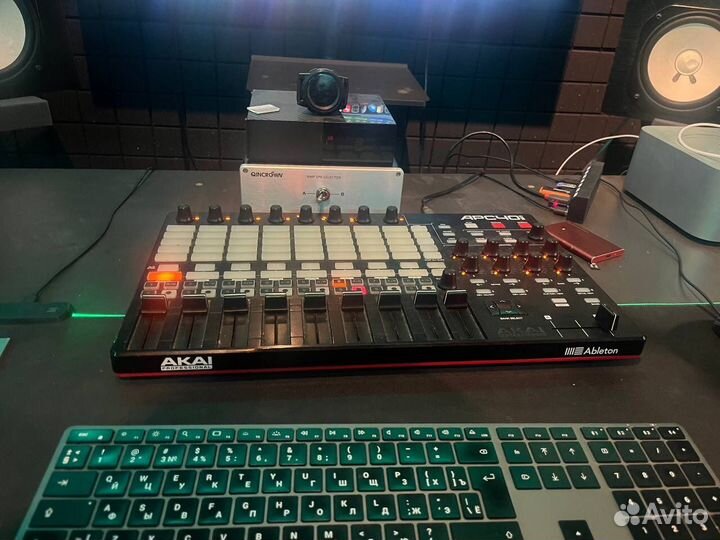 Akai APC 40mk2 midi контроллер