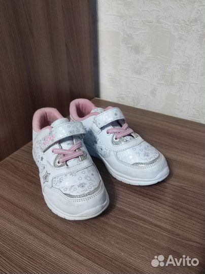 Кроссовки детские