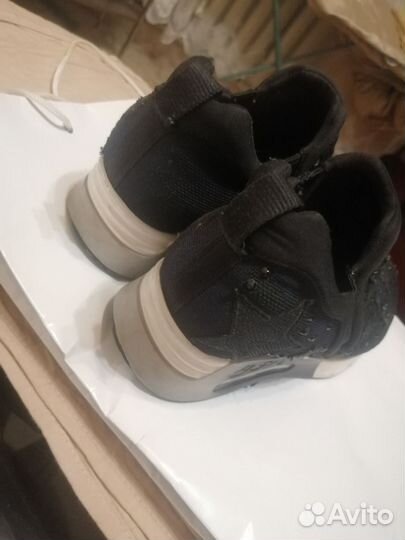 Кроссовки женские 39