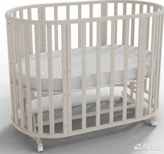 Детская кроватка с маятником