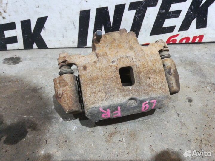 Суппорт тормозной передний правый Mitsubishi