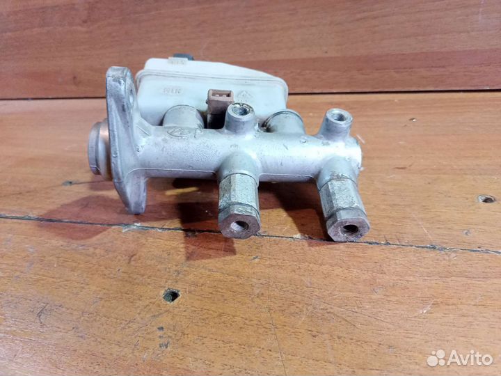 Цилиндр тормозной главный Hyundai Elantra 2002