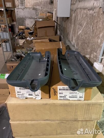 Крышка зеркала Freightliner левая 18-31637-000