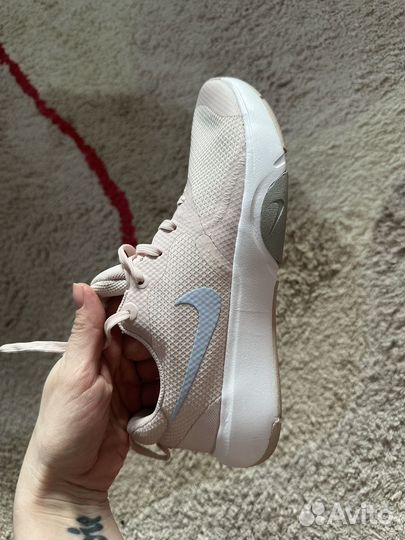 Кроссовки Nike женские 38