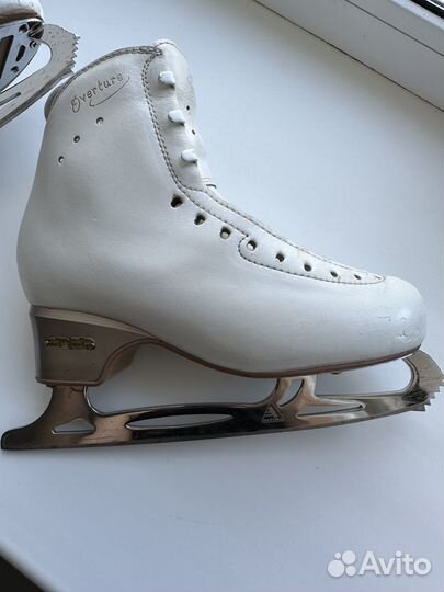 Фигурные коньки edea 240